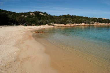 Poltu Abe 'den Capo Ceraso' ya, Poltu Casu plajına, Olbia sahilinin manzarası.
