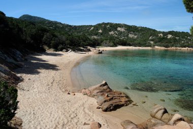 Poltu Abe 'den Capo Ceraso' ya, Poltu Casu plajına, Olbia sahilinin manzarası.