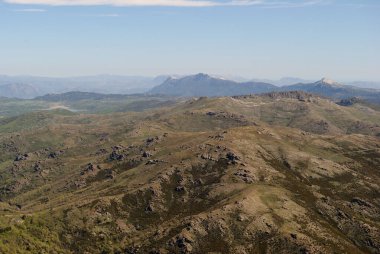 Panoramik manzara Punta La Marmora 'dan Gennargentu dağlarında, arka planda Supramonte