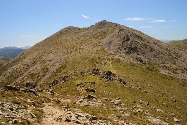 Gennargentu dağlarındaki Punta La Marmora yolundan Arcu Gennargentu ve Punta Su Sciusciu 'nun manzarası