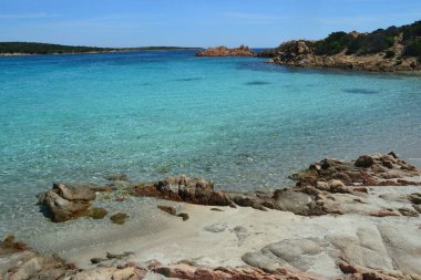 Caprera 'daki Cala Andreana plajı.