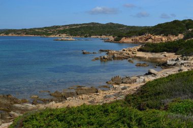 Punta Rossa kıyıları Caprera adasında.