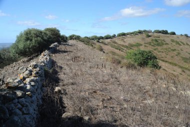 Monte Larenta manzarası, eski volkanik krater.