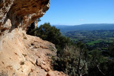 Laerru 'daki Corona Arrubia' dan Rocca Bianca 'ya giden yol.