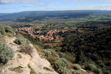 Laerru 'daki Corona Arrubia' dan Rocca Bianca 'ya giden yol.