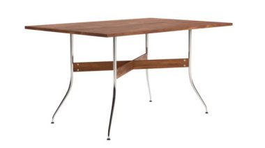 Yüzyılın ortası dikdörtgen yemek masasının dairesel animasyonu. Minimalist yemek masası, dikdörtgen ahşap masa üstü ve beyaz arka planda krom bacaklar. 3d hazırlayıcı