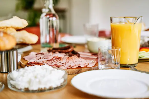 コンチネンタル朝食テーブルのクローズアップショット ストック写真