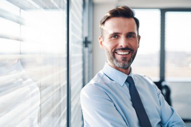 modern ofis başarılı işadamı portresi