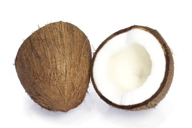 Beyaz arka planda nefis hindistan cevizi