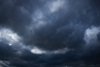 Temiz hava atmosferinde güzel gökyüzü bulutları