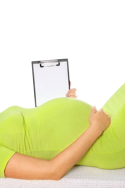 Glücklich Schwangeres Mädchen Liegt Auf Weißem Hintergrund — Stockfoto