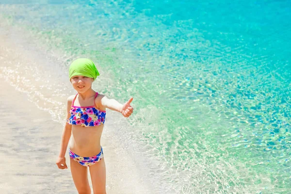 Happy Child Playing Sea Background — Stock Photo, Image