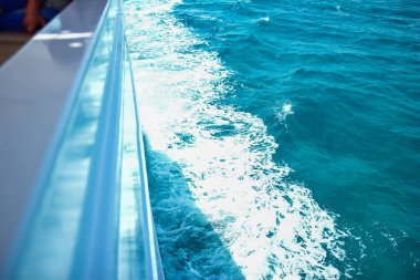 Deniz arka planda şık güzel gemi yat