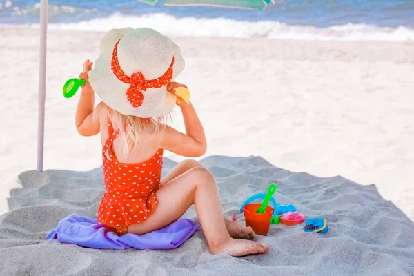 Menina Feliz Mar Verão Natureza — Fotografia de Stock