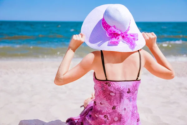 Menina Feliz Mar Verão Sobre Natureza Sol — Fotografia de Stock