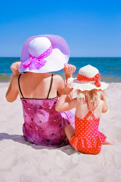 Glückliche Mutter Mit Baby Meer Sommer Der Natur — Stockfoto