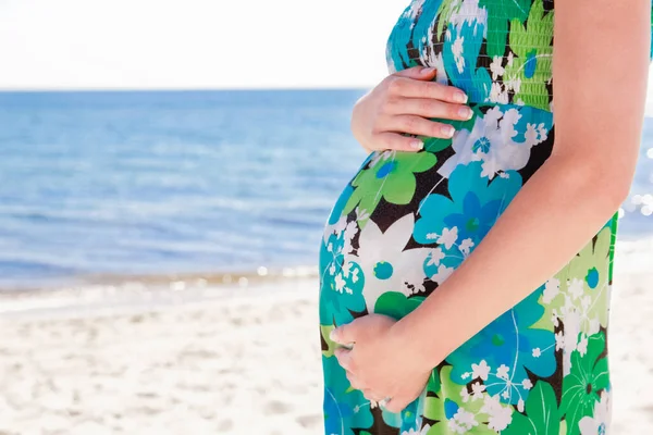 Gelukkig Mooie Zwangere Vrouw Aan Zee Zomer Natuur — Stockfoto