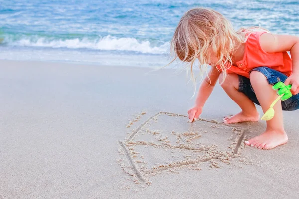 Happy Child Tegne Billeder Sandet Havet Sommeren Naturen - Stock-foto