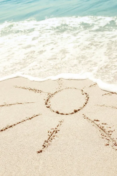 在夏天在自然海在沙滩上美丽的图纸题词 — 图库照片