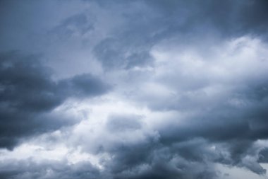 Temiz hava atmosferinde güzel gökyüzü bulutları