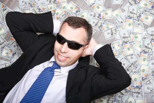Gelukkige Man Met Geld Zijn Handen Voor Ontwikkeling Van Het — Stockfoto
