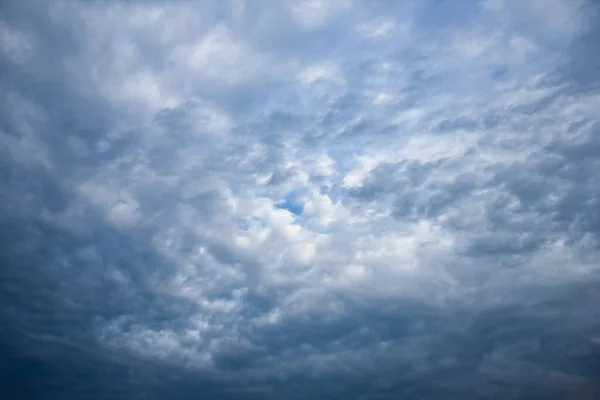 Hermosas Nubes Cielo Naturaleza Una Atmósfera Aire Limpio —  Fotos de Stock