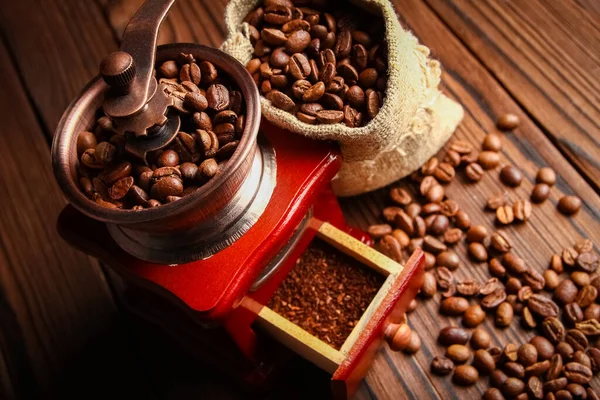 Kaffeemühle Und Kaffee Hintergrund — Stockfoto