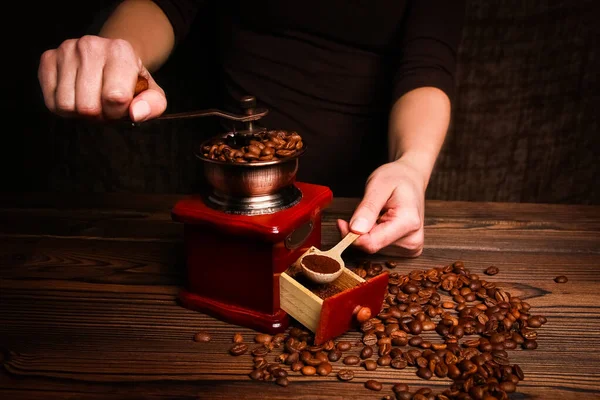 Female Hands Coffee Grinder — Stock Photo, Image