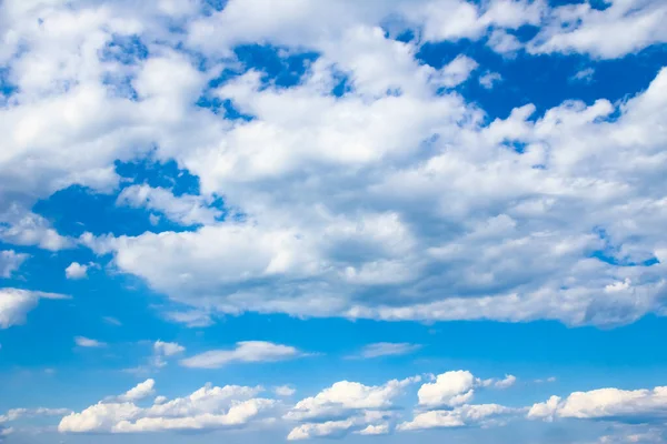 Błękitne Niebo Białe Chmury Natura Lato Pogoda Tło — Zdjęcie stockowe