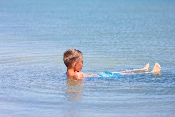 Niño Feliz Jugando Mar Nadar Naturaleza — Foto de Stock