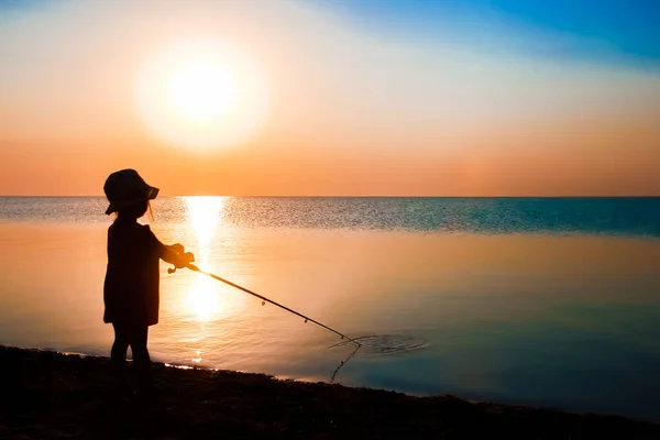 Gelukkig Kind Visser Vissen Aan Zee Natuur Silhouet Reizen — Stockfoto