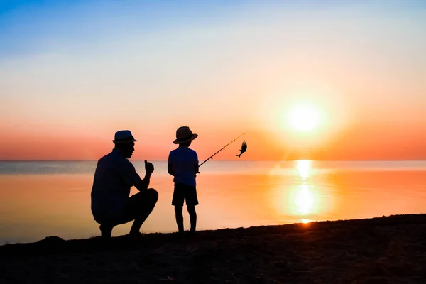 Happy Father Child Fishermen Catch Fish Sea Nature Silhouette Travel — Stock Photo, Image
