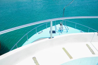 deniz arka planda tekne yat güzel bir parçası