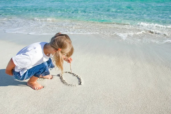 Szczęśliwe Dziecko Nad Morzem Świeżym Powietrzu — Zdjęcie stockowe