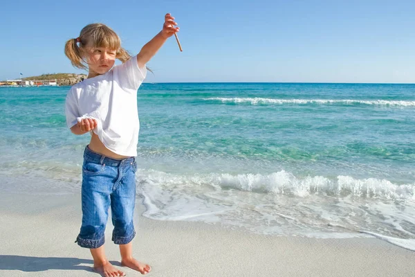 Mutlu Çocuk Açık Havada Denizin Kenarında — Stok fotoğraf