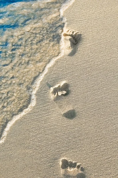 배경에 모래에 발자국 — 스톡 사진