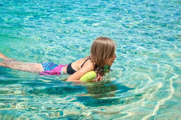 Happy Child Playing Sea Greece — Stock Photo, Image