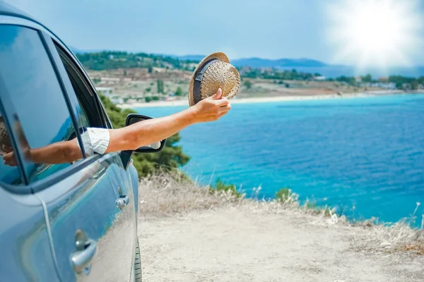 Glücklicher Kerl Auto Meer Hintergrund — Stockfoto