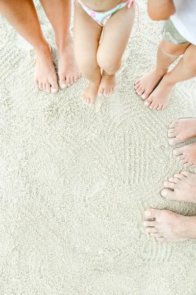 Красивые Ноги Песке Моря — стоковое фото