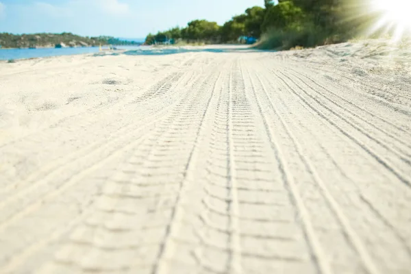 Spuren Eines Autos Sand Meer Hintergrund Der Natur — Stockfoto
