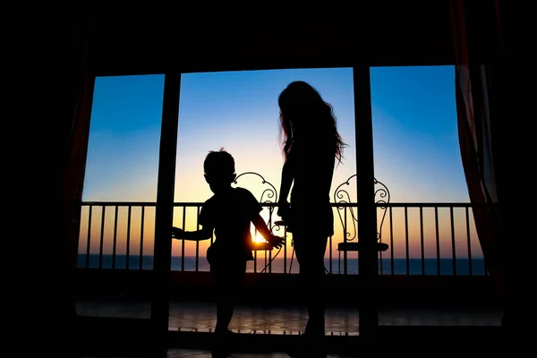 Beautiful Silhouette Happy Children Sea Background — Stock Photo, Image