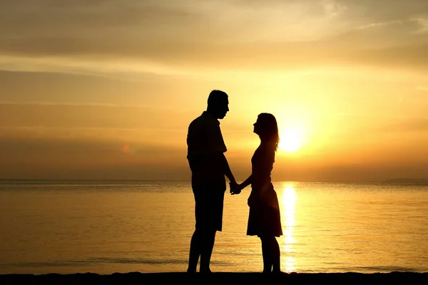 Feliz Pareja Mar Naturaleza Silueta Viaje — Foto de Stock