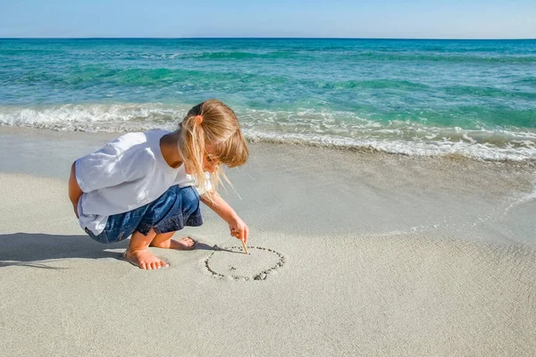 Anak Bahagia Oleh Laut Udara Terbuka — Stok Foto