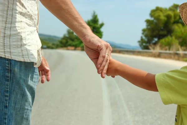 Händer Glada Föräldrar Och Barn Till Sjöss Resor Bakgrund Grekland — Stockfoto