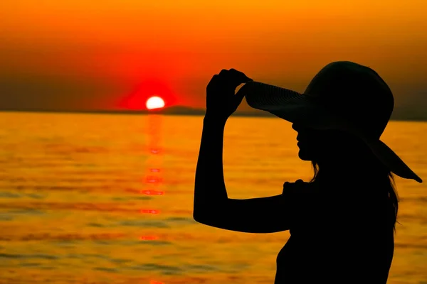 Gelukkig Meisje Aan Zee Natuur Silhouet Weekend Reizen — Stockfoto