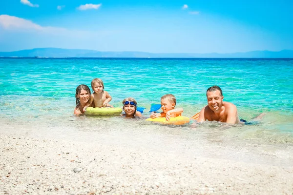 Happy Family Sea Greece Nature Background — Stock Photo, Image