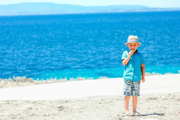 Happy Child Ice Cream Sea Weekend Travel Shore — Stock Photo, Image