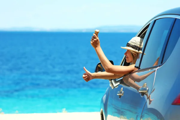 Glücklich Fahrer Der Nähe Des Meeres Konzept Glück Urlaub — Stockfoto