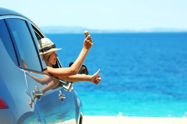 Glücklich Fahrer Der Nähe Des Meeres Konzept Glück Urlaub — Stockfoto
