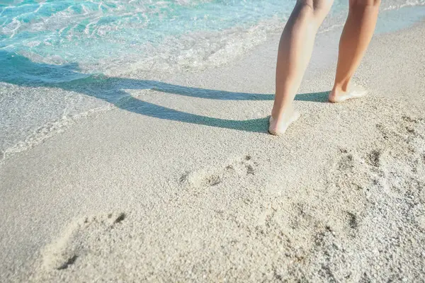 Fötter Och Fotspår Vid Stranden Naturen Resor Semester Bakgrund — Stockfoto